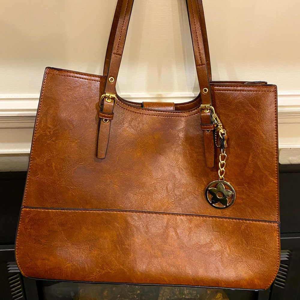 Bueno Leather purse